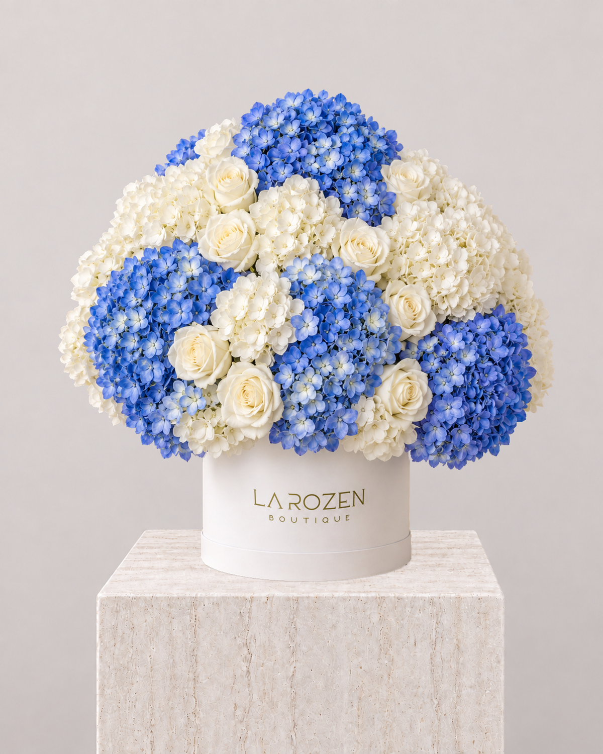 The Calm of Sapphire - Hat Box - La Rozen Luxury Flowers Dubai